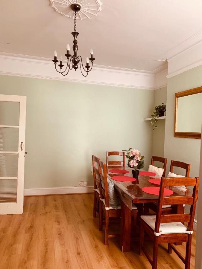 Homestay Carstairs House *