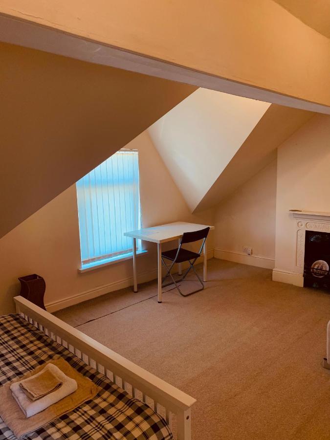 Carstairs House Homestay Liverpool